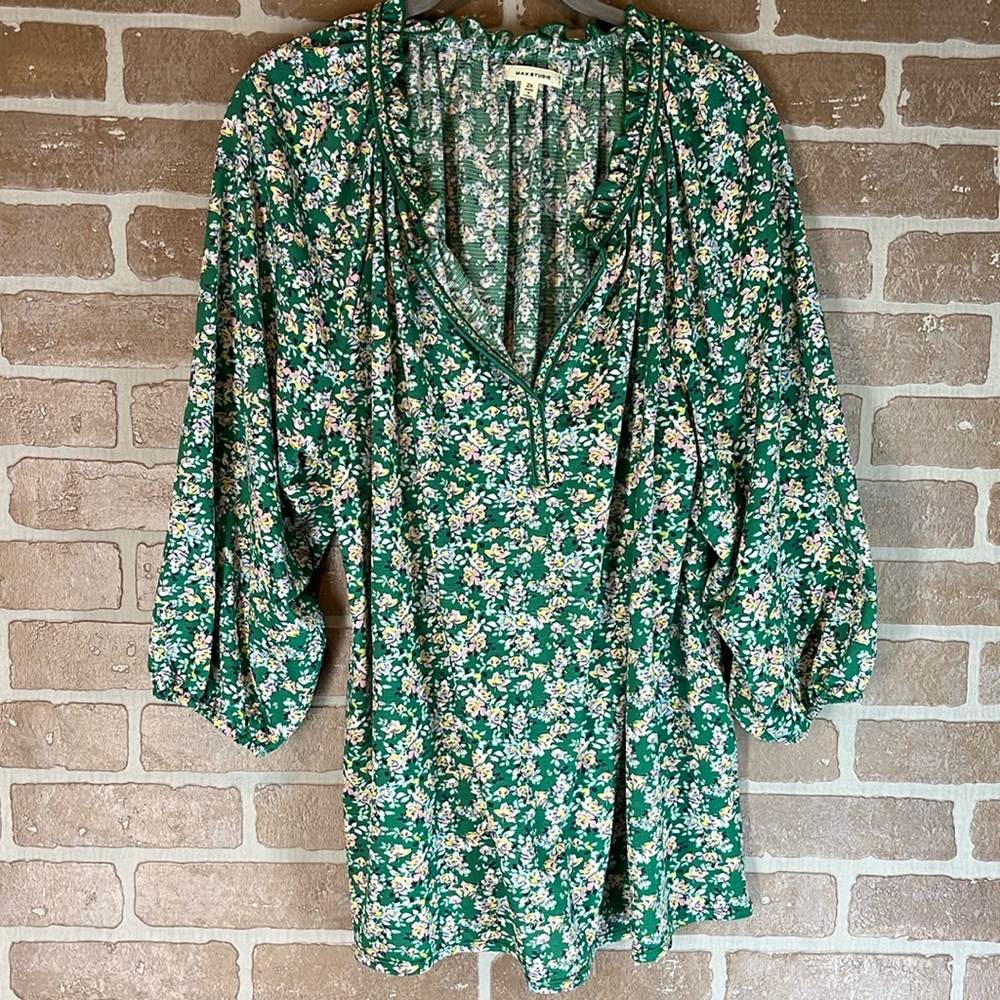 Max Studio Blouse Floral top green size 2X Plus Feminine